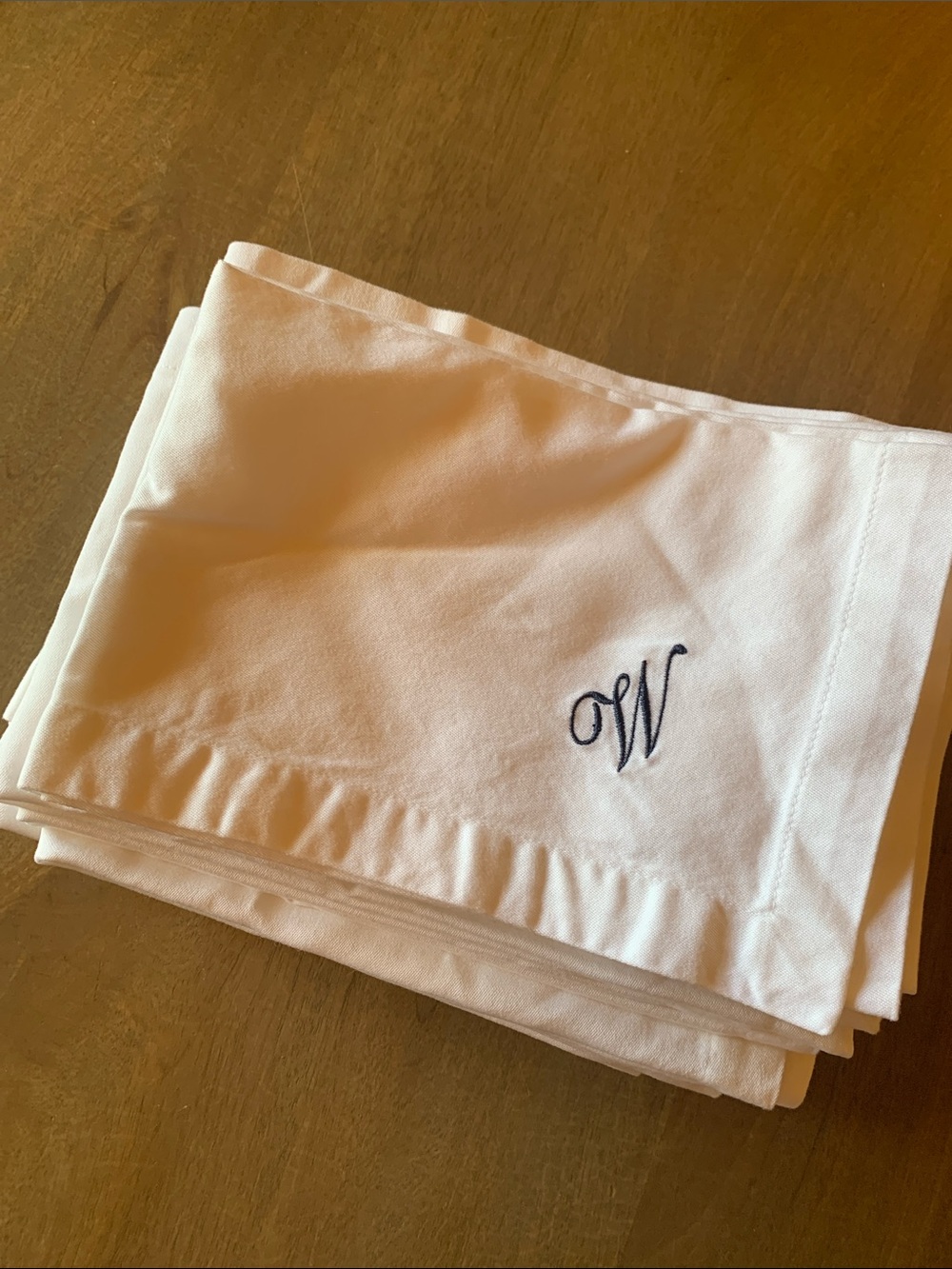 Pottery Barn White Monogrammed Cotton Hotel style napkins with Navy 'W' (12)